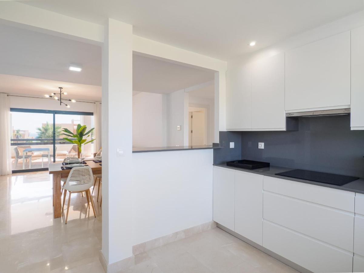 2306 - Brand New Apt, Walking Distance To Beach! Casares Luaran gambar